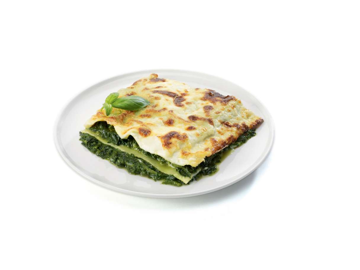 Italiaanse vegetarische lasagne met bladspinazie en romige kaassaus