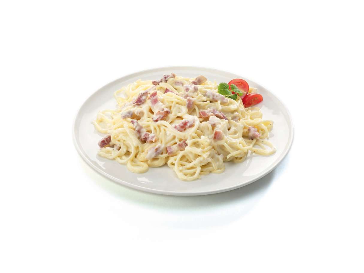 Romige spaghetti carbonara met spek en kaas