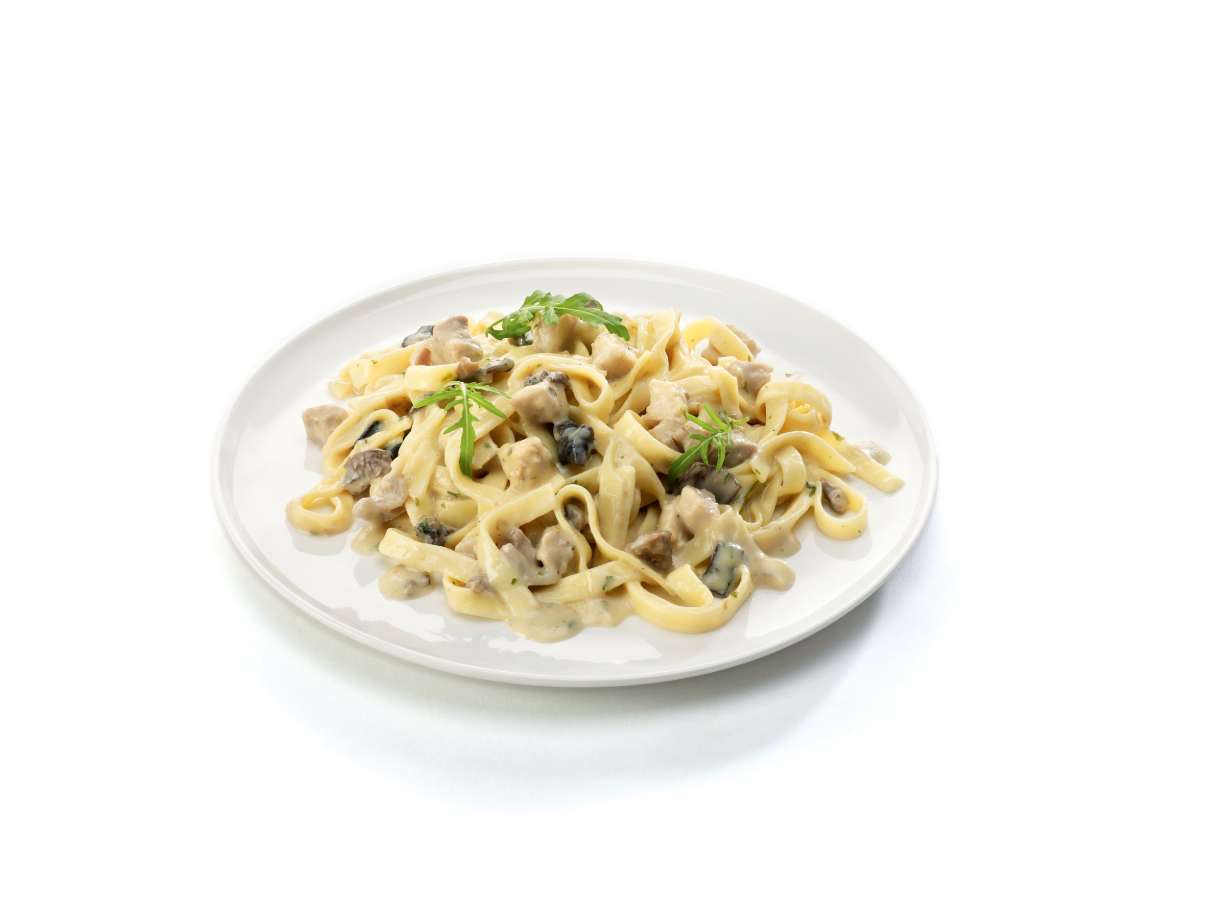 Tagliatelle met kip en bospaddenstoelenroomsaus