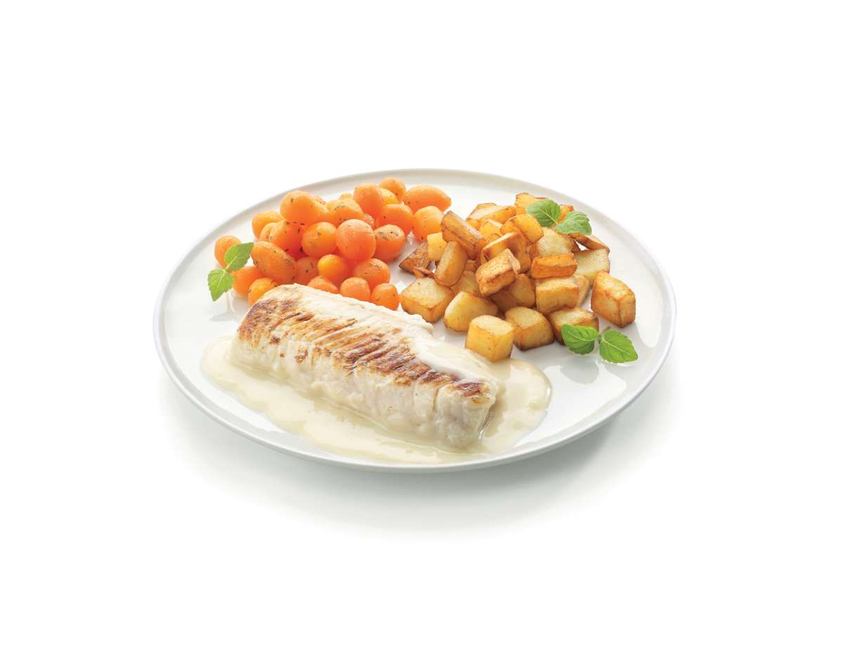 Gebakken visfilet met Parijse wortelen aardappel kubus gekruid